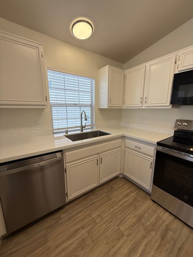 Building Photo - Terrific 2Br/2Ba Condo in gated community of Morada in Rancho Bernardo - Updated 2nd floor