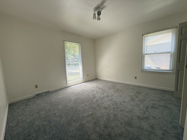 Building Photo - 7008 Crossridge Rd