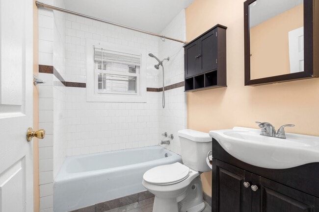 Building Photo - Cozy 3-Bedroom Home with Classic Charm in ...
