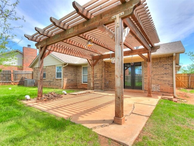 Building Photo - 117 Sonora