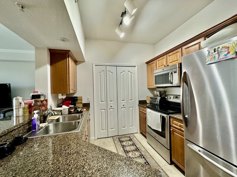 Building Photo - 12935 Violino Ln