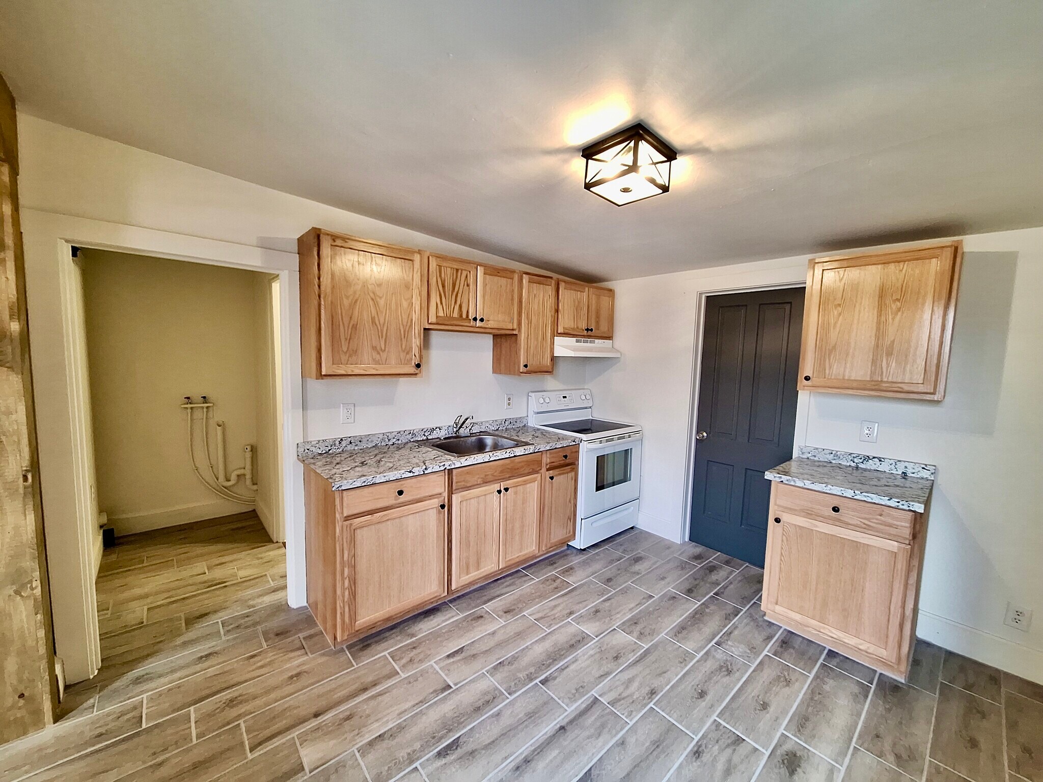 Building Photo - 258 S Spruce St