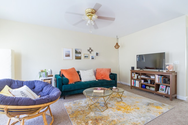 Building Photo - 101 Brookview Cir