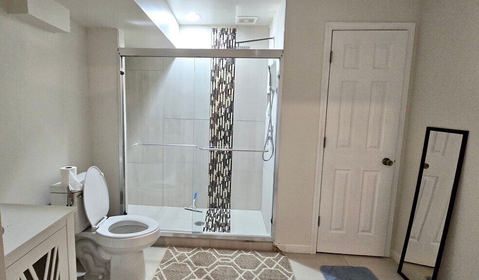 Full bathroom basement - 6855 Charlestown Ln
