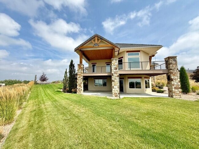 Building Photo - Luxury Golf Retreat in Berthoud with Breat...