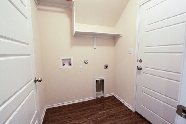 Building Photo - 3651 Sandy Brook Dr