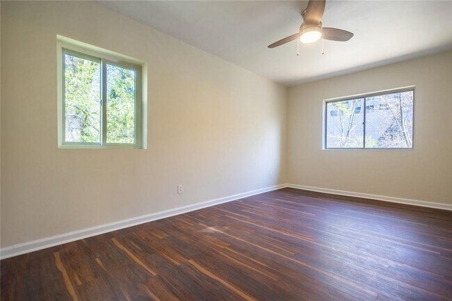 Building Photo - 91 Rumson Rd NE