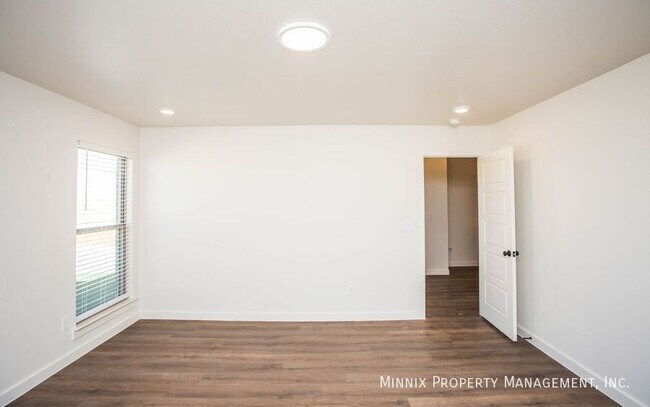 Building Photo - 2134 Langford Ave