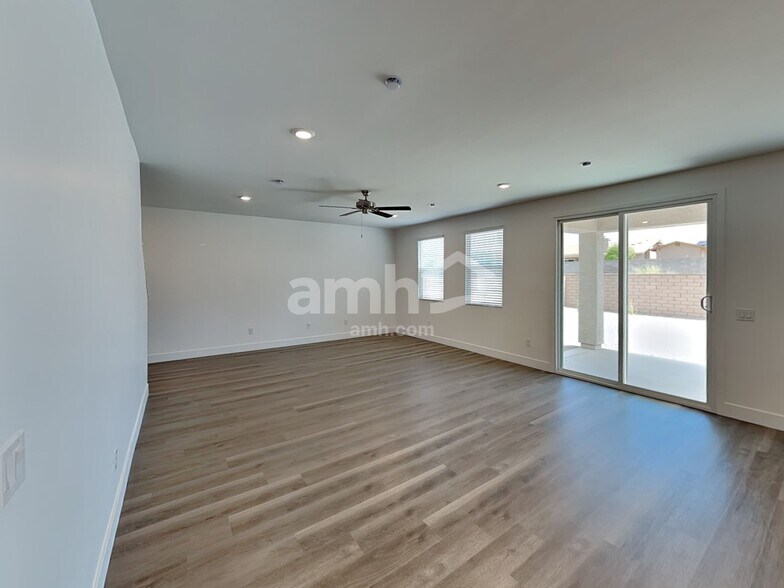 Building Photo - 9588 Harkes Dr