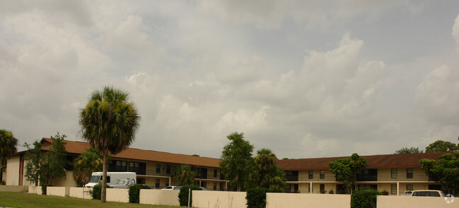 Primary Photo - Lakeside Villas