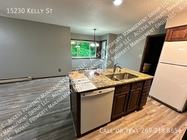 Building Photo - 15230 Kelly St