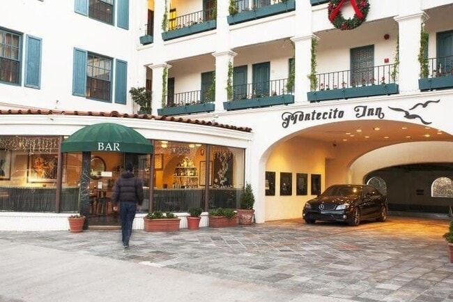 Building Photo - 450 Santa Rosa Ln