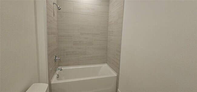 Building Photo - 2625 Waterfront Cir