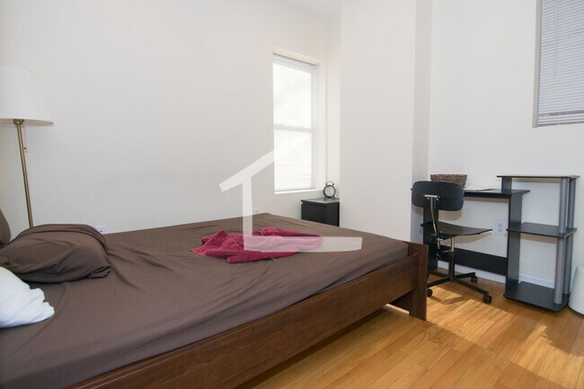 Building Photo - AMAZING 4 bed 2 bath in Brookline.....