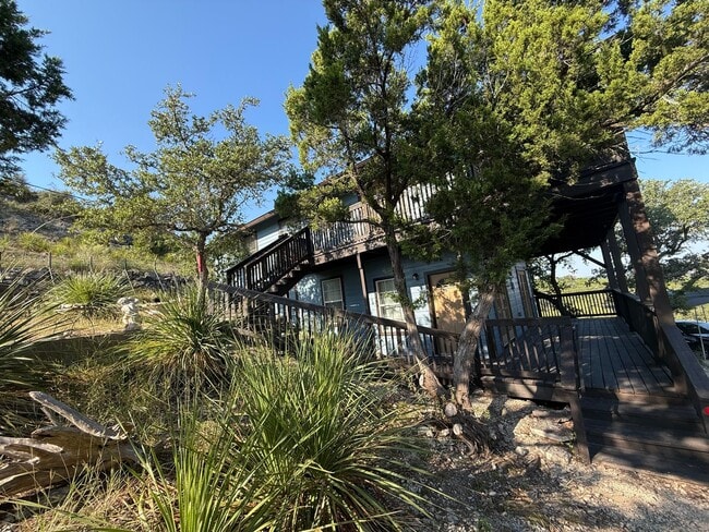 Building Photo - NEW ON MARKET (PRICE DROP!)