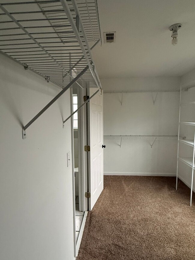 Building Photo - HOME FOR LEASE 4 BR 2 BATH RANCHSTYLE  SPLIT FLOOR PLAN AND OPEN  LARGE  FENCED BACKYARD  CONVENI...