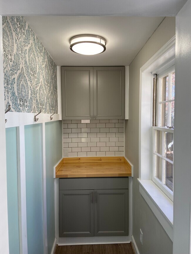 Building Photo - 1124 Theresa Ct