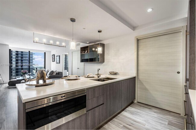 Building Photo - 801 S Miami Ave