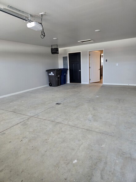 Building Photo - 1407 W 20th Ave