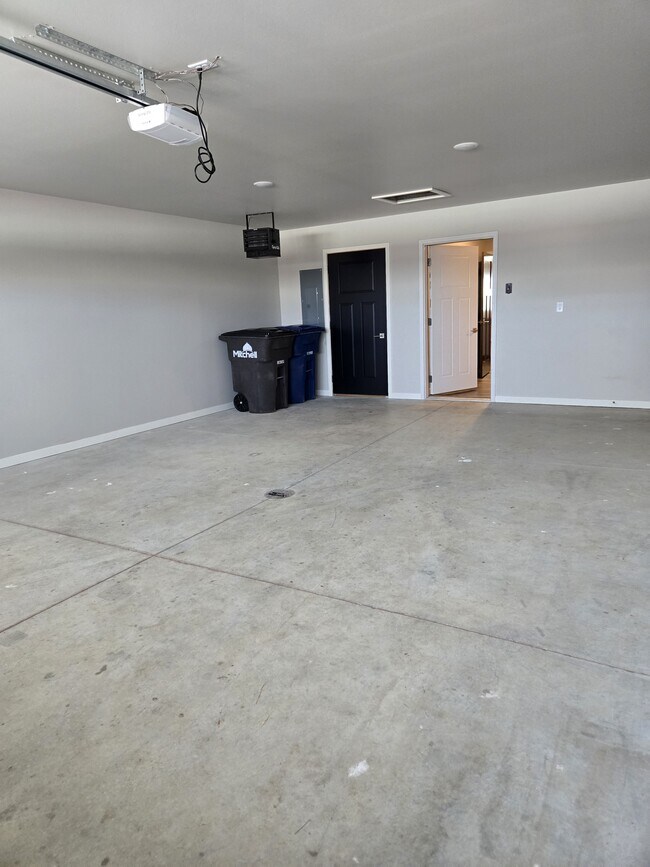 Building Photo - 1407 W 20th Ave