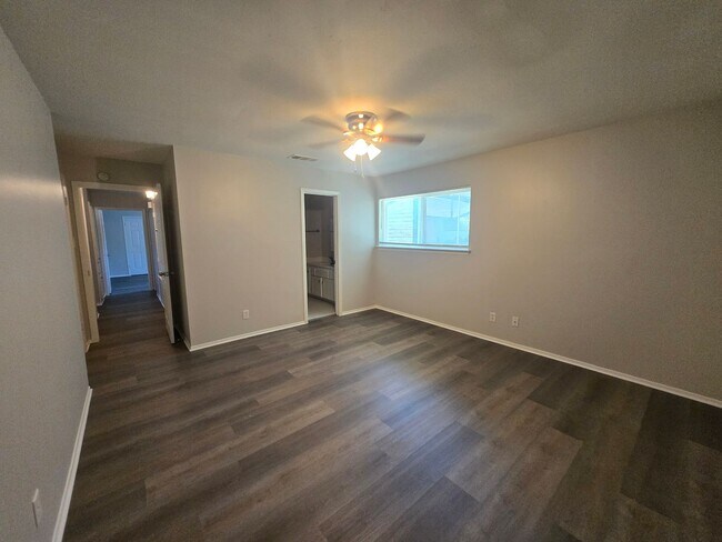 Building Photo - 3221 Dreeben Dr
