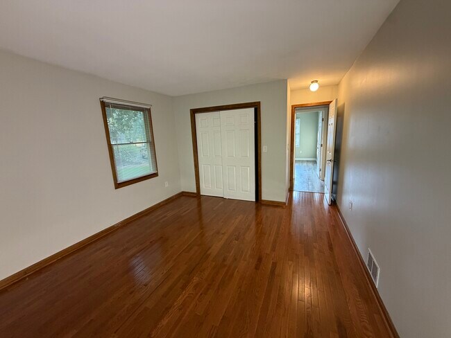 Building Photo - 2 Windwood Dr