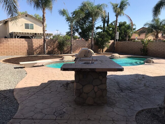 Building Photo - 4bd 3ba Charming Home For Rent!