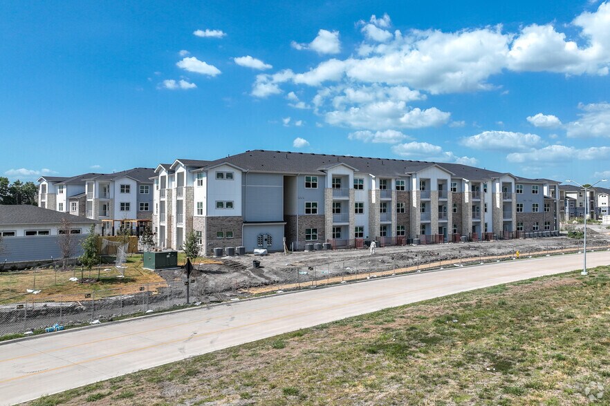 Primary Photo - Ascend At Elevon