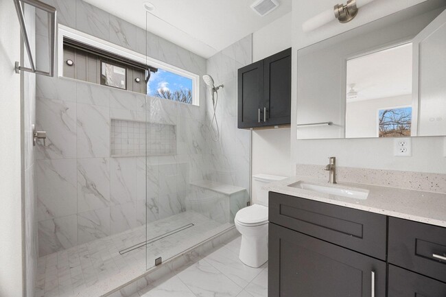 Building Photo - 1709 Maple Ave