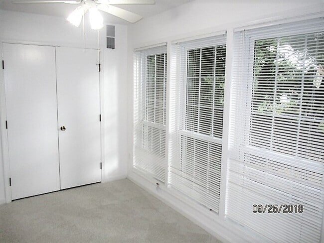 Building Photo - Private And Spacious, Ground Level, 2 Bedr...