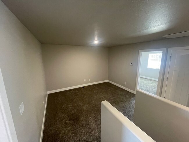 Building Photo - Cedar Reserve!