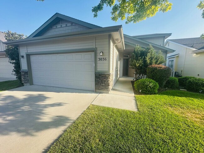 Building Photo - Exceptionally maintained Single level 3 bedroom home available soon!