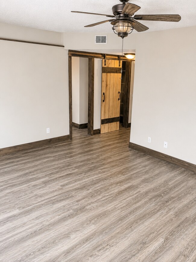 Building Photo - 2257 Huntingdon Dr