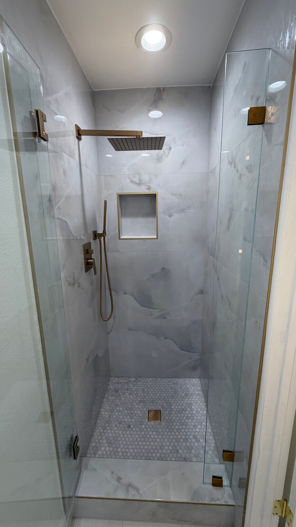 Building Photo - 10331 Lindley Ave