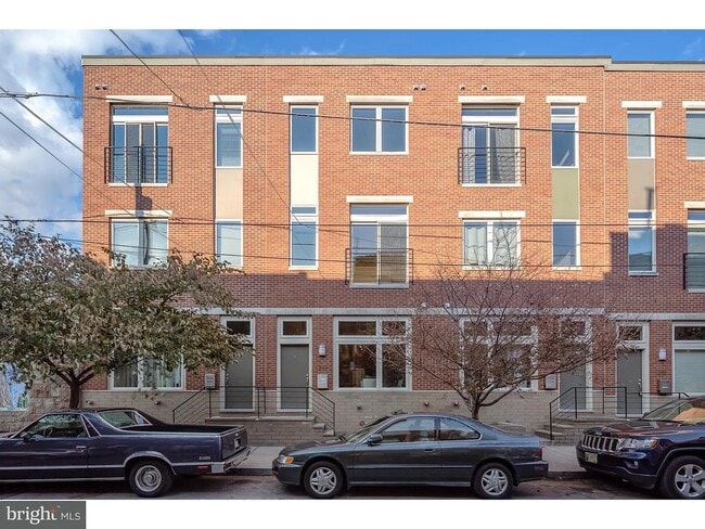 Building Photo - 819 Montrose St