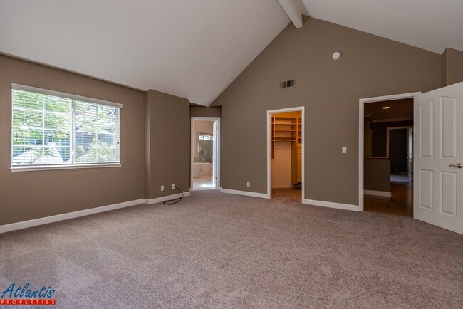 Building Photo - Gorgeous Townhouse | Hardwood Flooring | A/C