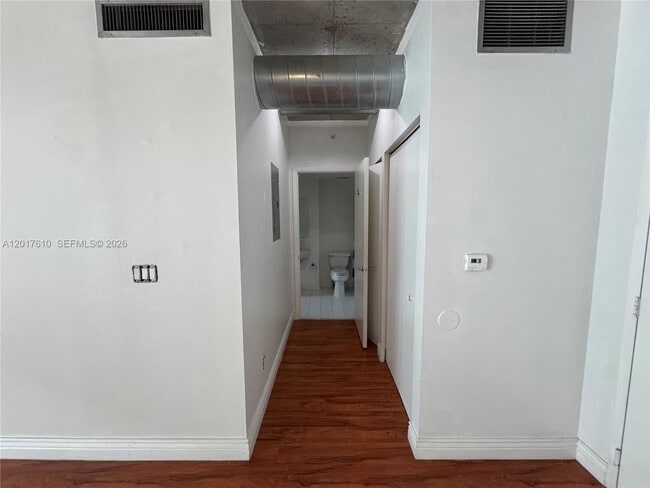 Building Photo - 690 SW 1st Ct