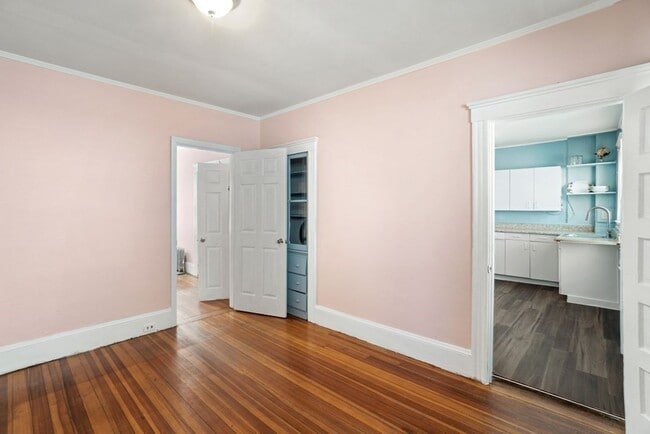 Building Photo - 318 Concord St