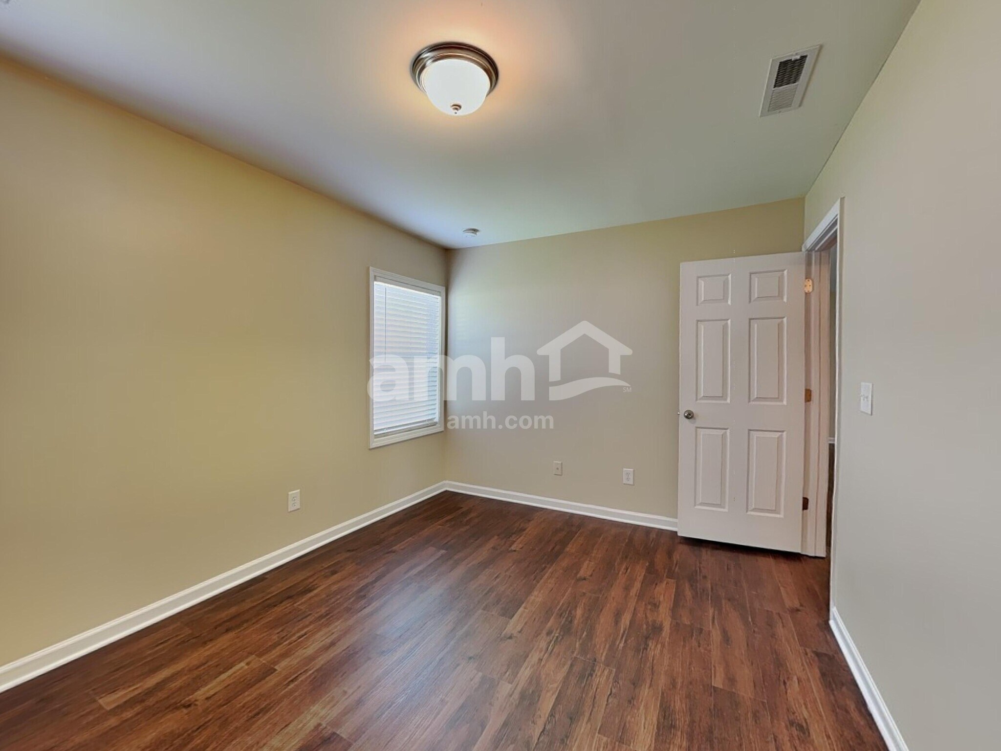 Building Photo - 88 Killington Dr
