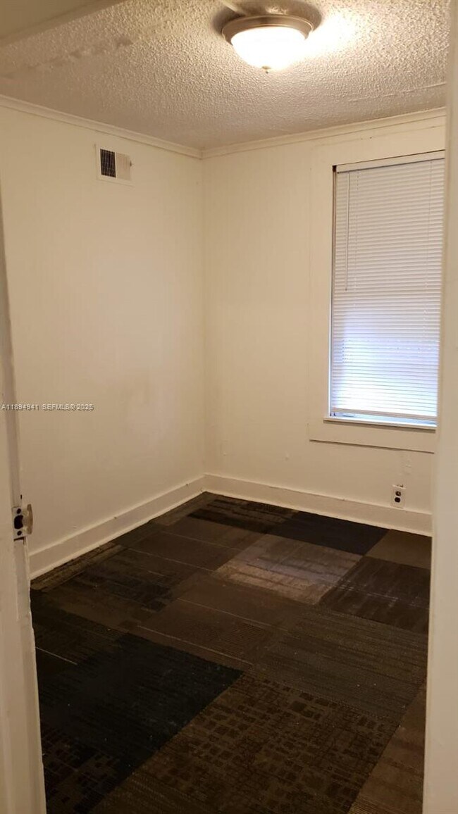 Building Photo - 1517 Logan St