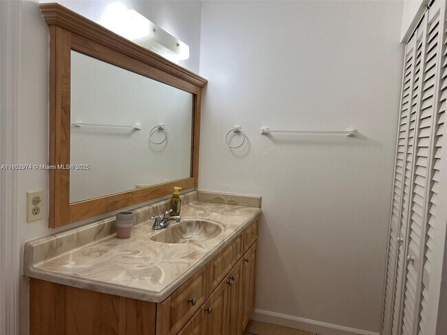 Building Photo - 432 NW 23rd Pl