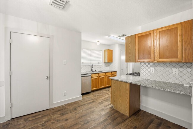 Building Photo - 422 Laurel Pine Dr