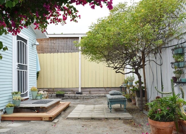 Building Photo - University Heights- Charming 2BR 1BA Craft...
