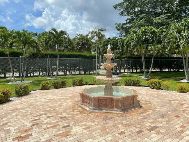 Building Photo - 502 Davis Rd