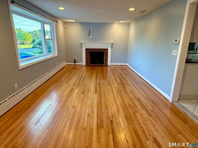 Building Photo - 154 Harding Ave