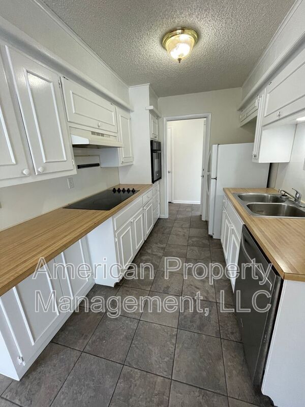 Building Photo - 2907 S 67th E Ave