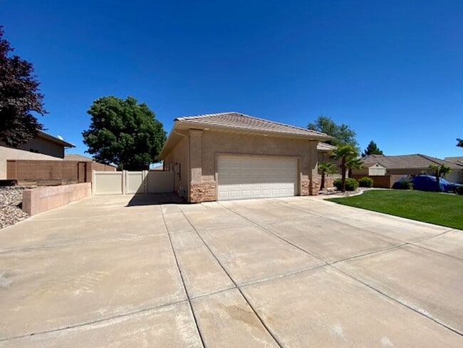 Building Photo - 394 N 2720 E