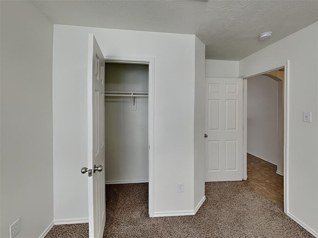 Building Photo - 18475 Sunrise Pines Dr