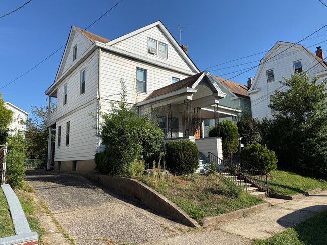 Primary Photo - 263-265-265 E 31st St