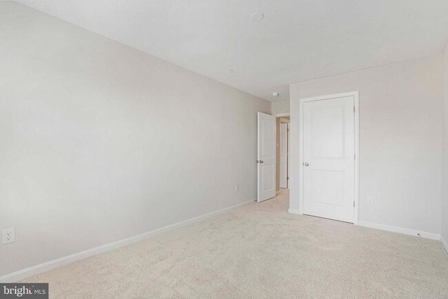 Building Photo - 496 Hanson St